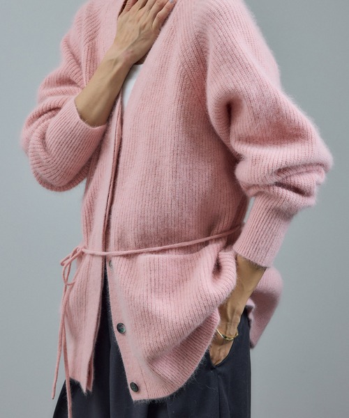 SALON adam et rope'(サロン アダム エ ロペ)の「【WEB限定】フォックスウールVネックニットカーディガン(カーディガン/ボレロ・レディース・チャコールグレー/オフホワイト/ピンク・FREE)」の19枚目の写真