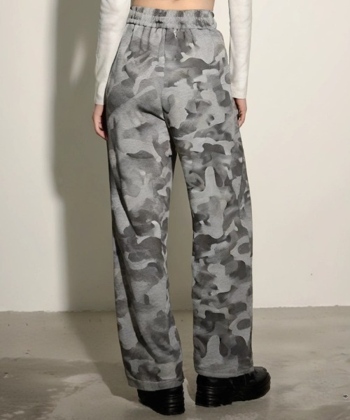 .KOM(ドットコム)の「A'GEM/9 × .kom 『.KOM/ドットケーオーエム』 Camouflage Wide Sweat Pants/カモフラージュ ワイドスウェットパンツ(スウェットパンツ・レディース・グレー・M)」の10枚目の写真