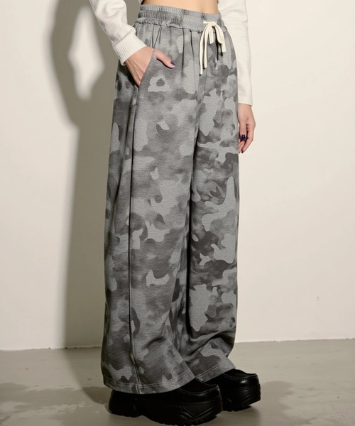 .KOM(ドットコム)の「A'GEM/9 × .kom 『.KOM/ドットケーオーエム』 Camouflage Wide Sweat Pants/カモフラージュ ワイドスウェットパンツ(スウェットパンツ・レディース・グレー・M)」の9枚目の写真