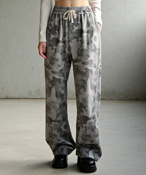 .KOM(ドットコム)の「A'GEM/9 × .kom 『.KOM/ドットケーオーエム』 Camouflage Wide Sweat Pants/カモフラージュ ワイドスウェットパンツ(スウェットパンツ・レディース・グレー・M)」の7枚目の写真