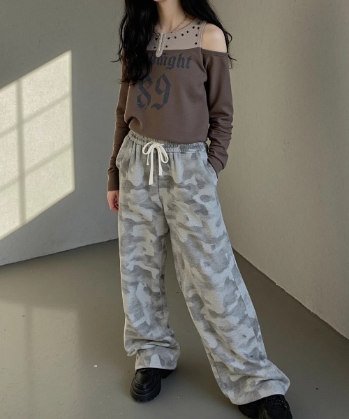 .KOM(ドットコム)の「A'GEM/9 × .kom 『.KOM/ドットケーオーエム』 Camouflage Wide Sweat Pants/カモフラージュ ワイドスウェットパンツ(スウェットパンツ・レディース・グレー・M)」の2枚目の写真