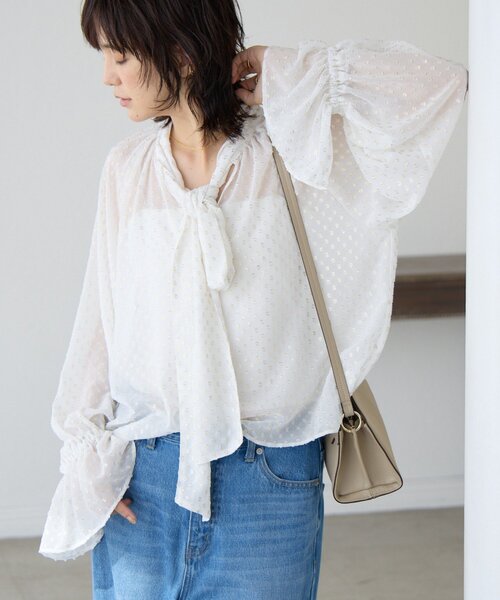 RIVE DROITE（リヴドロワ）の「【上品に華やぐ】フォイルドットボウタイブラウス（シャツ/ブラウス・レディース・ブラウン/オフホワイト・FREE）」の2枚目の写真