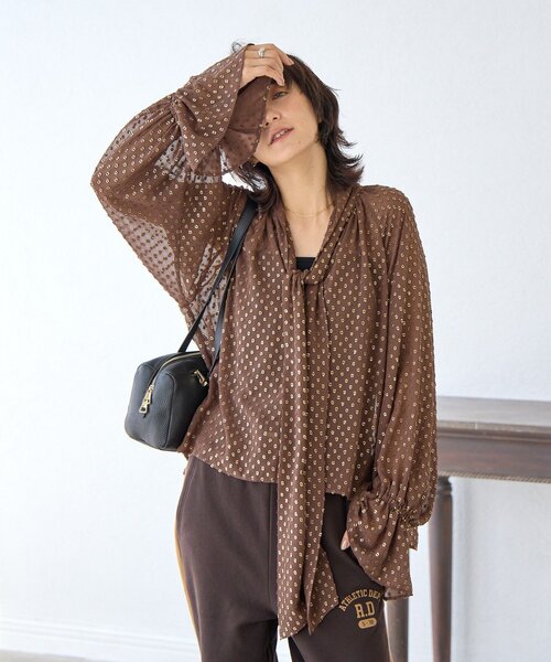 RIVE DROITE（リヴドロワ）の「【上品に華やぐ】フォイルドットボウタイブラウス（シャツ/ブラウス・レディース・ブラウン/オフホワイト・FREE）」の8枚目の写真