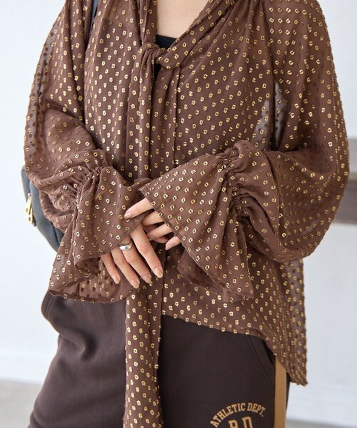 RIVE DROITE（リヴドロワ）の「【上品に華やぐ】フォイルドットボウタイブラウス（シャツ/ブラウス・レディース・ブラウン/オフホワイト・FREE）」の4枚目の写真