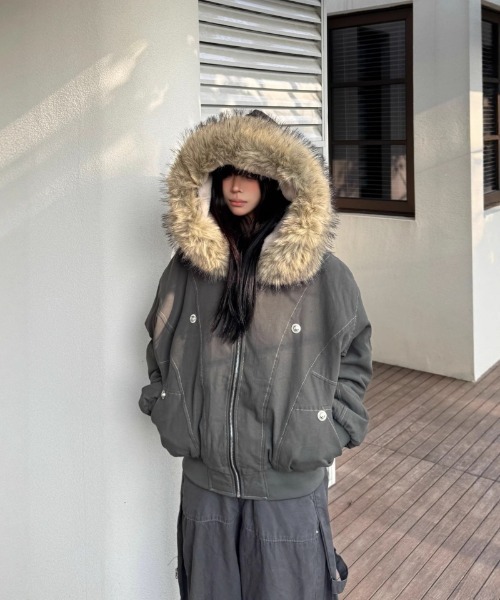 Ritzy(リッツィー)の「リベット飾り裏ボア付き エコダウンジャケット(ダウンジャケット/コート・レディース・ブラック/グレー・M/L)」の1枚目の写真