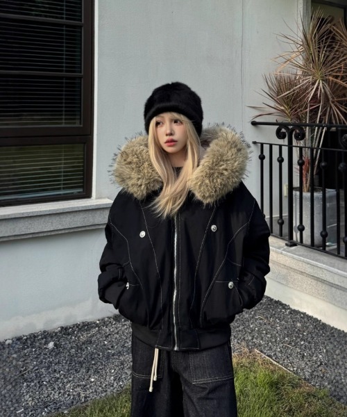 Ritzy(リッツィー)の「リベット飾り裏ボア付き エコダウンジャケット(ダウンジャケット/コート・レディース・ブラック/グレー・M/L)」の2枚目の写真