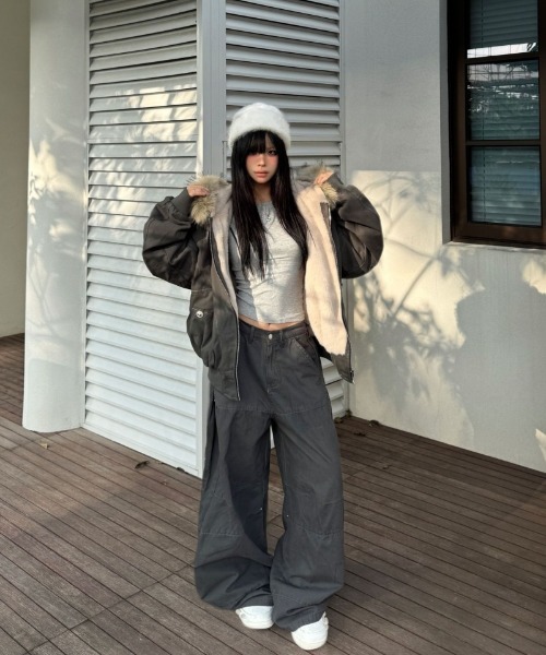 Ritzy(リッツィー)の「リベット飾り裏ボア付き エコダウンジャケット(ダウンジャケット/コート・レディース・ブラック/グレー・M/L)」の6枚目の写真