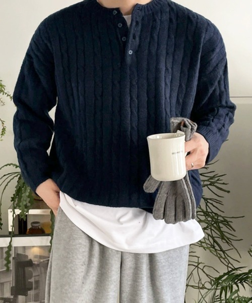 NOWLE(ノウル)の「【NOWLE】ケーブル編み ヘンリーネック プルオーバー ニット(ニット/セーター・メンズ・ブラック/サンドグレー/ネイビー/ダークブラウン・MEDIUM/LARGE/X-LARGE)」の22枚目の写真
