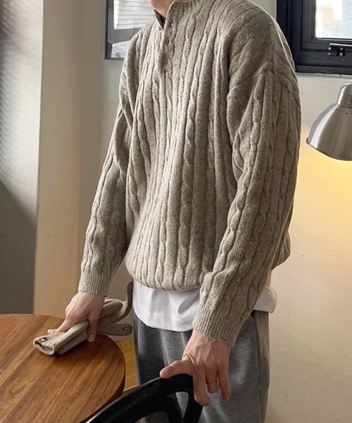 NOWLE（ノウル）の「【NOWLE】ケーブル編み ヘンリーネック プルオーバー ニット（ニット/セーター・メンズ・ブラック/サンドグレー/ネイビー・MEDIUM/LARGE/X-LARGE）」の12枚目の写真