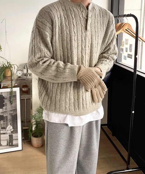 NOWLE（ノウル）の「【NOWLE】ケーブル編み ヘンリーネック プルオーバー ニット（ニット/セーター・メンズ・ブラック/サンドグレー/ネイビー・MEDIUM/LARGE/X-LARGE）」の15枚目の写真