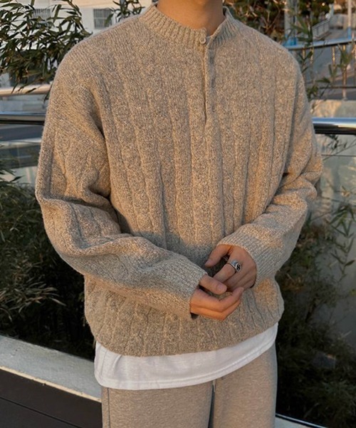 NOWLE（ノウル）の「【NOWLE】ケーブル編み ヘンリーネック プルオーバー ニット（ニット/セーター・メンズ・ブラック/サンドグレー/ネイビー・MEDIUM/LARGE/X-LARGE）」の17枚目の写真