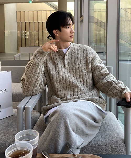 NOWLE（ノウル）の「【NOWLE】ケーブル編み ヘンリーネック プルオーバー ニット（ニット/セーター・メンズ・ブラック/サンドグレー/ネイビー・MEDIUM/LARGE/X-LARGE）」の18枚目の写真