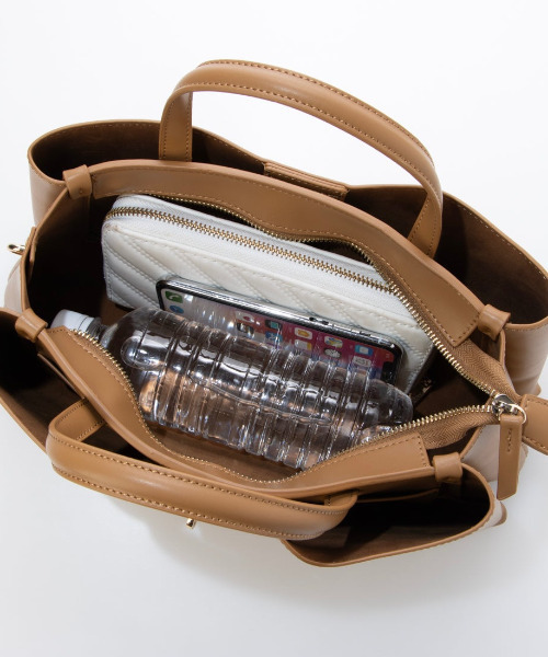 カカトゥ（kakatoo）/カカトゥ kakatoo / ヒネリ金具横長2wayショルダー カカトゥ kakatoo / ヒネリ金具横長2wayショルダー（ショルダーバッグ