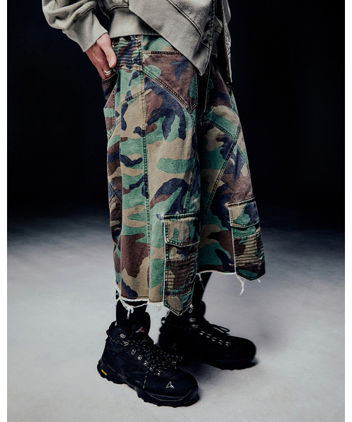 NOMANUAL(NOMANUAL)の「CAMOUFLAGE CARGO SHORTS - CAMOUFLAGE(その他パンツ・レディース・その他・MEDIUM/LARGE/SMALL)」の3枚目の写真