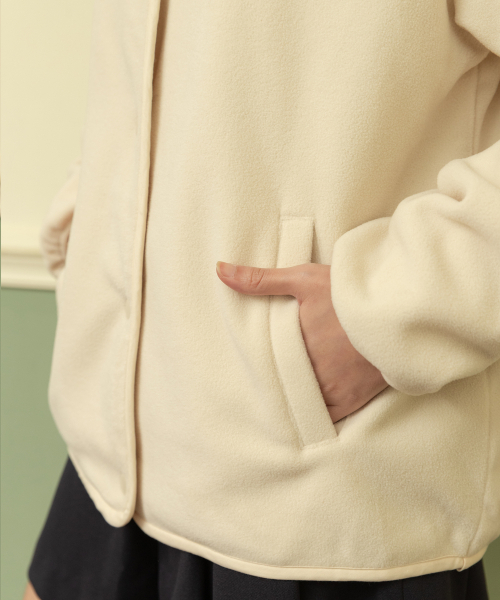 SELITIO(セレティオ)の「女性スナップボタンフリースジャケットベージュ(その他アウター・レディース・ベージュ・SMALL/MEDIUM/LARGE)」の2枚目の写真