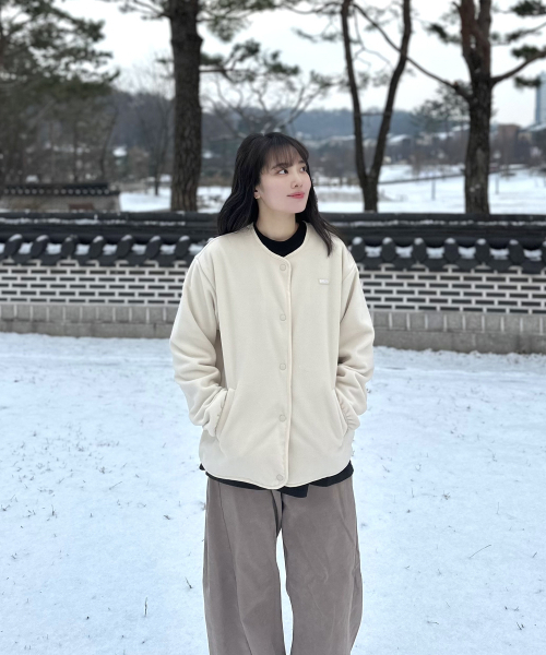 SELITIO(セレティオ)の「女性スナップボタンフリースジャケットベージュ(その他アウター・レディース・ベージュ・SMALL/MEDIUM/LARGE)」の4枚目の写真