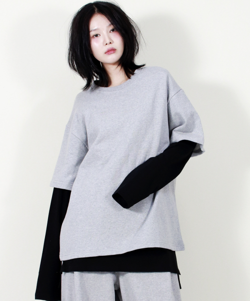DEMARC(ドゥマーク)の「LAYERED SLEEVE BOXY FIT CREW NECK T-SHIRT GREY(Tシャツ/カットソー・レディース・その他・MEDIUM/LARGE)」の2枚目の写真
