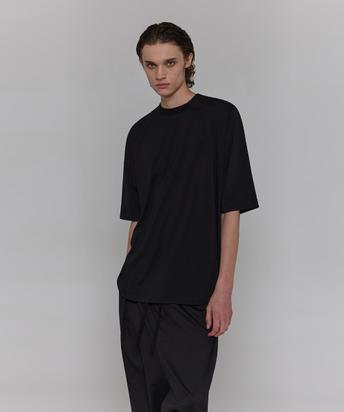 DGNAK(ディグナク)の「斜線切開ダブルステッチTシャツ(ブラック)PF1TS1313(Tシャツ/カットソー・メンズ・ブラック・MEDIUM/LARGE)」の3枚目の写真