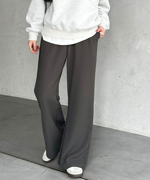 GeeRA（ジーラ）の「【S-LL展開】美脚見せ！オン/オフ着られるカーブフレアストレッチパンツ（スラックス・レディース・ベージュ/チャコール/ブラック・SMALL/X-LARGE/LARGE/MEDIUM）」の2枚目の写真