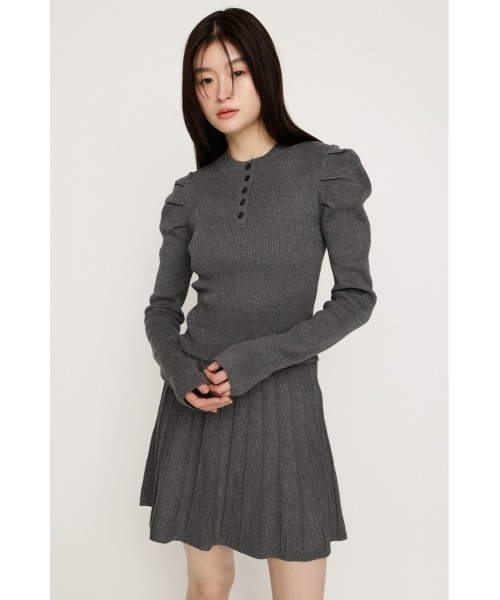 SLY（スライ）の「TUCK SLEEVE FLARE KNIT 2P タックスリーブ フレア ニット ツーピー 冬服 春服（ワンピース・レディース・ライトブルー/ブラック/アイボリー/杢グレー・FREE）」の4枚目の写真
