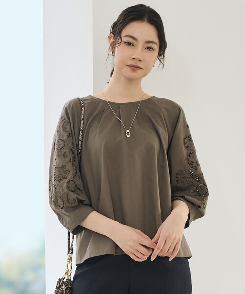 自由区(ジユウク)の「エンブロイダリーブロードパフスリーブ ブラウス(シャツ/ブラウス・レディース・サックスブルー系1/ベージュ系1/アイボリー系/カーキ系・32)」の3枚目の写真