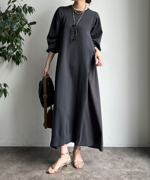 DouDou(ドゥドゥ)の「【WEB限定】バックレースラインワンピース(ワンピース・レディース・グレイッシュベージュ/チャコールグレー/ブラック・FREE)」の3枚目の写真