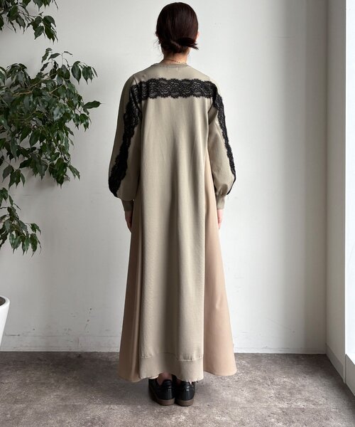 DouDou(ドゥドゥ)の「【WEB限定】バックレースラインワンピース(ワンピース・レディース・グレイッシュベージュ/チャコールグレー/ブラック・FREE)」の9枚目の写真