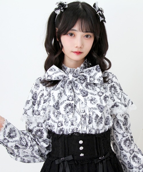 DearMyLove（ディアマイラブ）の「トワルドジュイボウタイフリルリボンブラウス（シャツ/ブラウス・レディース・ブルーグレー/ブラック・MEDIUM/3L/LARGE）」の6枚目の写真