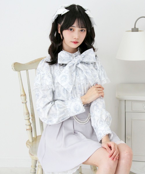DearMyLove（ディアマイラブ）の「トワルドジュイボウタイフリルリボンブラウス（シャツ/ブラウス・レディース・ブルーグレー/ブラック・MEDIUM/3L/LARGE）」の15枚目の写真