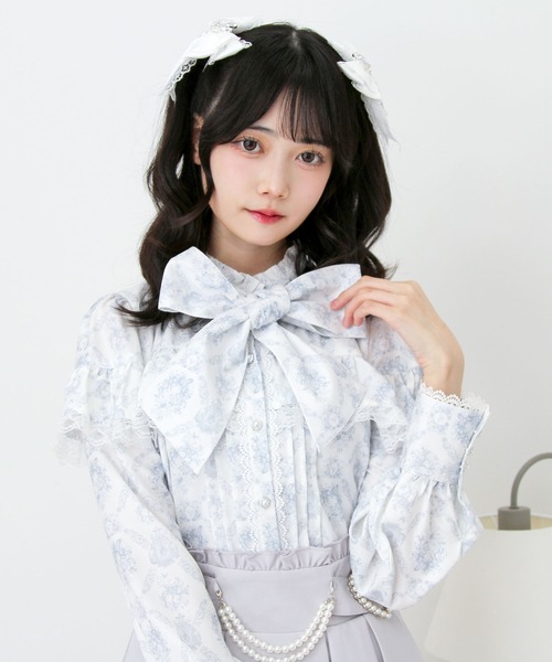 DearMyLove（ディアマイラブ）の「トワルドジュイボウタイフリルリボンブラウス（シャツ/ブラウス・レディース・ブルーグレー/ブラック・MEDIUM/3L/LARGE）」の17枚目の写真