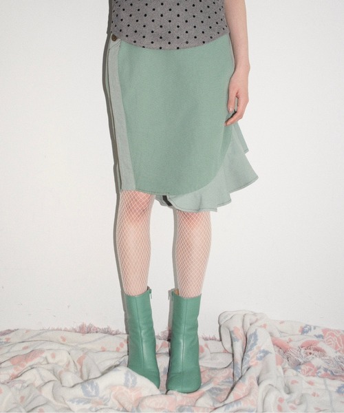 musubore(ムスボレ)の「bi-color frill midi skirt / ミディフリルスカート(スカート・レディース・ブラウン/グリーン・0/1)」の4枚目の写真