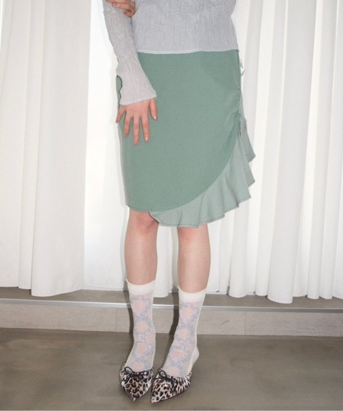 musubore(ムスボレ)の「bi-color frill midi skirt / ミディフリルスカート(スカート・レディース・ブラウン/グリーン・0/1)」の6枚目の写真