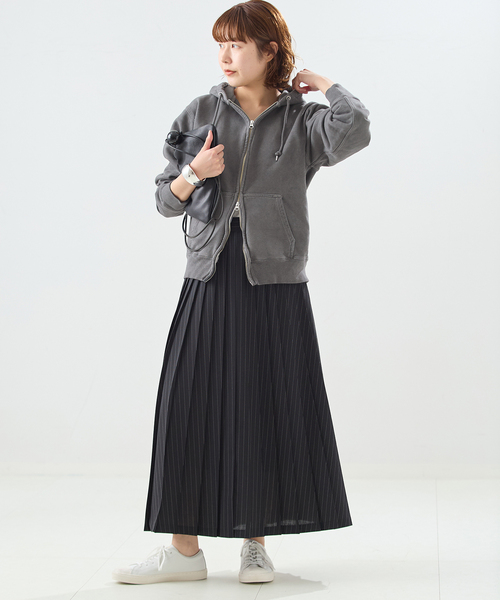 journal standard L'essage（ジャーナルスタンダードレサージュ）の「【一部店舗＆WEB限定】ピグメントスウェットパーカー（パーカー・レディース・ブラック/ブラウン・FREE）」の3枚目の写真