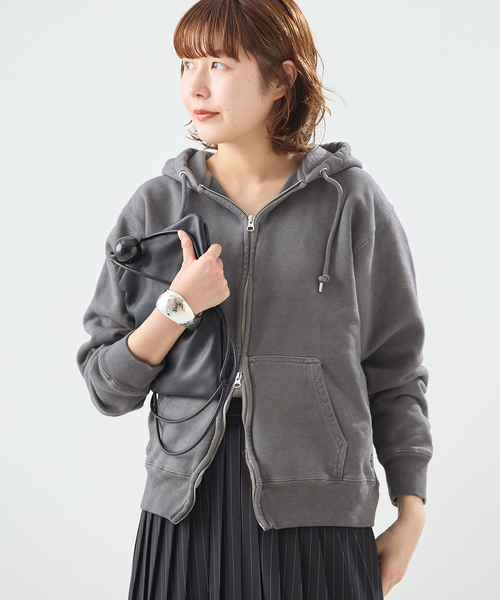journal standard L'essage（ジャーナルスタンダードレサージュ）の「【一部店舗＆WEB限定】ピグメントスウェットパーカー（パーカー・レディース・ブラック/ブラウン・FREE）」の5枚目の写真