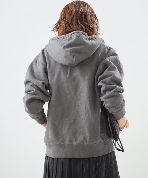 journal standard L'essage（ジャーナルスタンダードレサージュ）の「【一部店舗＆WEB限定】ピグメントスウェットパーカー（パーカー・レディース・ブラック/ブラウン・FREE）」の6枚目の写真