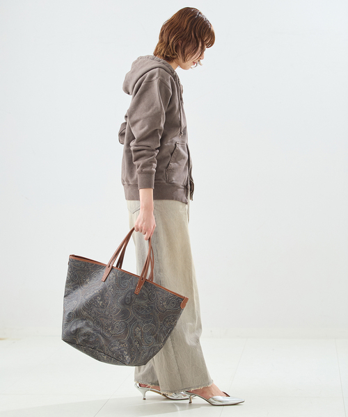 journal standard L'essage（ジャーナルスタンダードレサージュ）の「【一部店舗＆WEB限定】ピグメントスウェットパーカー（パーカー・レディース・ブラック/ブラウン・FREE）」の10枚目の写真