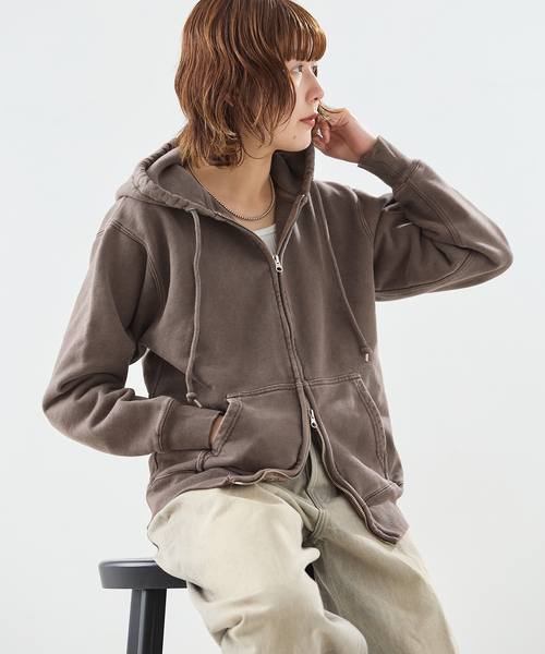journal standard L'essage（ジャーナルスタンダードレサージュ）の「【一部店舗＆WEB限定】ピグメントスウェットパーカー（パーカー・レディース・ブラック/ブラウン・FREE）」の12枚目の写真