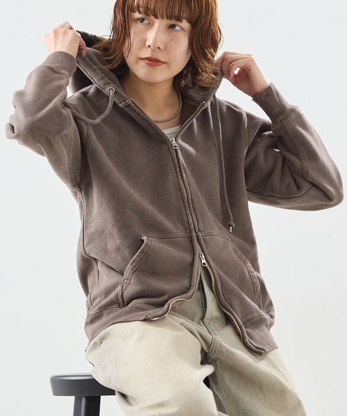 journal standard L'essage（ジャーナルスタンダードレサージュ）の「【一部店舗＆WEB限定】ピグメントスウェットパーカー（パーカー・レディース・ブラック/ブラウン・FREE）」の13枚目の写真