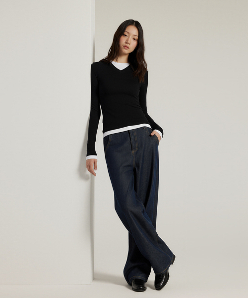 BUTTON SEOUL（ボタンソウル）の「[ウィメンズ] 2ピースレイヤードVネックスリムロングスリーブTシャツ (4 COLORS)（Tシャツ/カットソー・レディース・ブラック/ライトブラウン/ライトグレー/ダークブラウン・SMALL/MEDIUM/LARGE）」の7枚目の写真