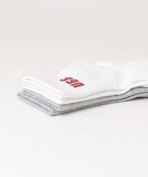 UGG（アグ）の「アグ 【UGG 】-  2足セット ソックス【WQUINLIN LOGO QUARTER 2PACK 1171623-RSF】（ソックス/靴下・レディース・ホワイト×グレー・ONE SIZE）」の2枚目の写真