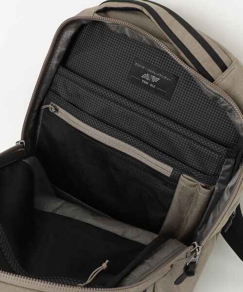 GREGORY（グレゴリー）の「アウトセット20 OUTSET 20 デザートタン（バックパック/リュック・メンズ・ブラウン系・ONE SIZE）」の2枚目の写真