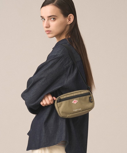 DANTON(ダントン)の「Cordura Canvas Shoulder Pouch〈TERTRE〉(ショルダーバッグ・レディース・オレンジ/ダークグレー/オフホワイト/グレイッシュベージュ/ブルー系その他5/ブラック・-)」の4枚目の写真