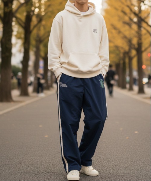 DISCUS ATHLETIC（ディスカス　アスレチック）の「【DISCUS ATHLETIC/ディスカス アスレチック】脇ライン撥水ナイロンワイドトラックパンツ（その他パンツ・メンズ・ネイビー/ベージュ/オフホワイト/ブラック・X-LARGE/LARGE/MEDIUM）」の4枚目の写真