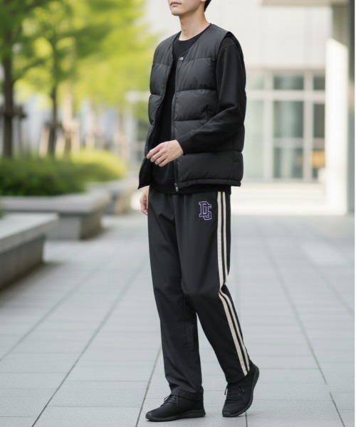 DISCUS ATHLETIC（ディスカス　アスレチック）の「【DISCUS ATHLETIC/ディスカス アスレチック】脇ライン撥水ナイロンワイドトラックパンツ（その他パンツ・メンズ・ネイビー/ベージュ/オフホワイト/ブラック・X-LARGE/LARGE/MEDIUM）」の2枚目の写真