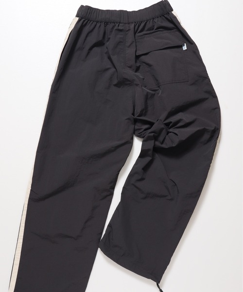 DISCUS ATHLETIC（ディスカス　アスレチック）の「【DISCUS ATHLETIC/ディスカス アスレチック】脇ライン撥水ナイロンワイドトラックパンツ（その他パンツ・メンズ・ネイビー/ベージュ/オフホワイト/ブラック・X-LARGE/LARGE/MEDIUM）」の6枚目の写真