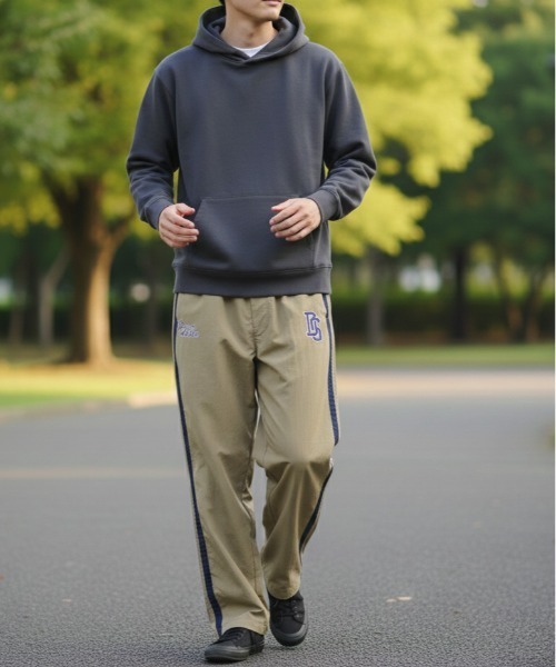 DISCUS ATHLETIC（ディスカス　アスレチック）の「【DISCUS ATHLETIC/ディスカス アスレチック】脇ライン撥水ナイロンワイドトラックパンツ（その他パンツ・メンズ・ネイビー/ベージュ/オフホワイト/ブラック・X-LARGE/LARGE/MEDIUM）」の18枚目の写真