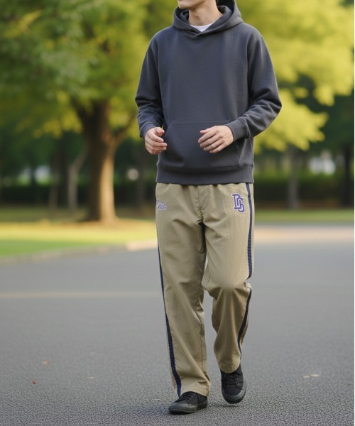 DISCUS ATHLETIC（ディスカス　アスレチック）の「【DISCUS ATHLETIC/ディスカス アスレチック】脇ライン撥水ナイロンワイドトラックパンツ（その他パンツ・メンズ・ネイビー/ベージュ/オフホワイト/ブラック・X-LARGE/LARGE/MEDIUM）」の17枚目の写真