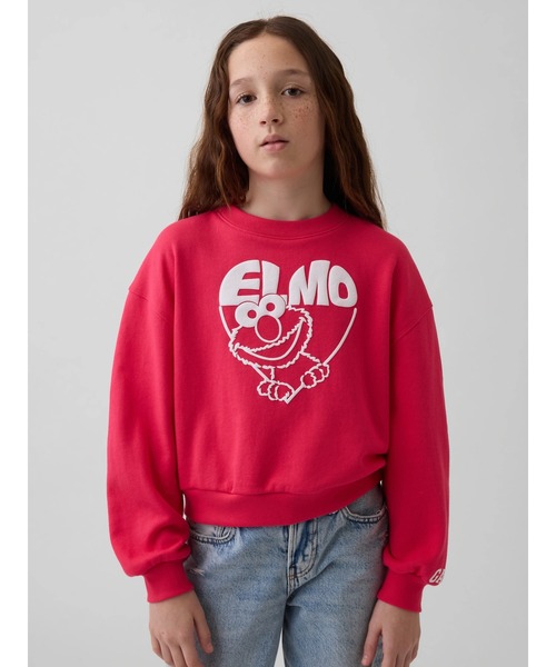GAP（ギャップ）の「GapKids セサミストリート オーバーサイズ ウェッジ クルーネック スウェットシャツ（スウェット・キッズ・レッド/オフホワイト・160cm/150cm/140cm/130cm/120cm/110cm）」の2枚目の写真
