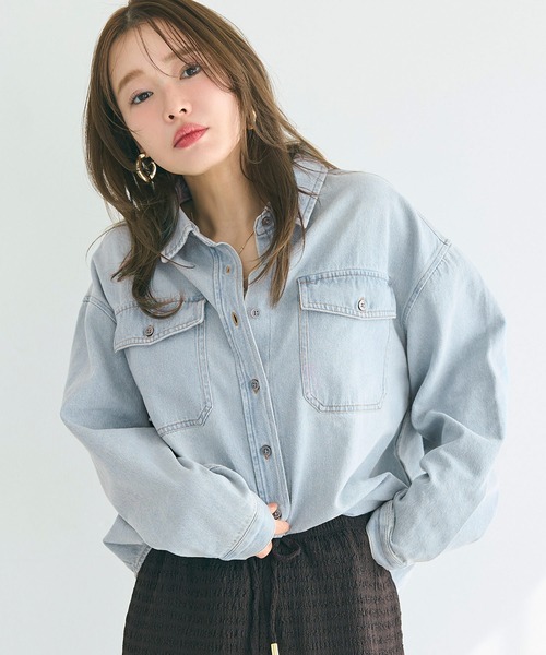 coca(coca)(コカ)の「オーバーサイズデニムシャツ(シャツ/ブラウス・レディース・ブルー/ライトブルー・M/L/S)」の1枚目の写真