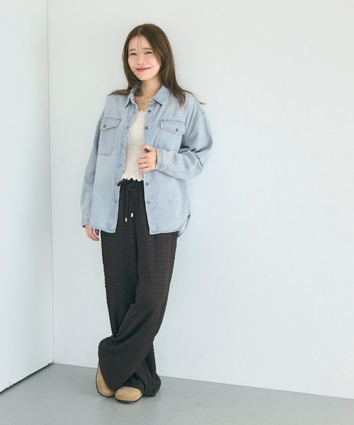 coca(coca)(コカ)の「オーバーサイズデニムシャツ(シャツ/ブラウス・レディース・ブルー/ライトブルー・M/L/S)」の3枚目の写真
